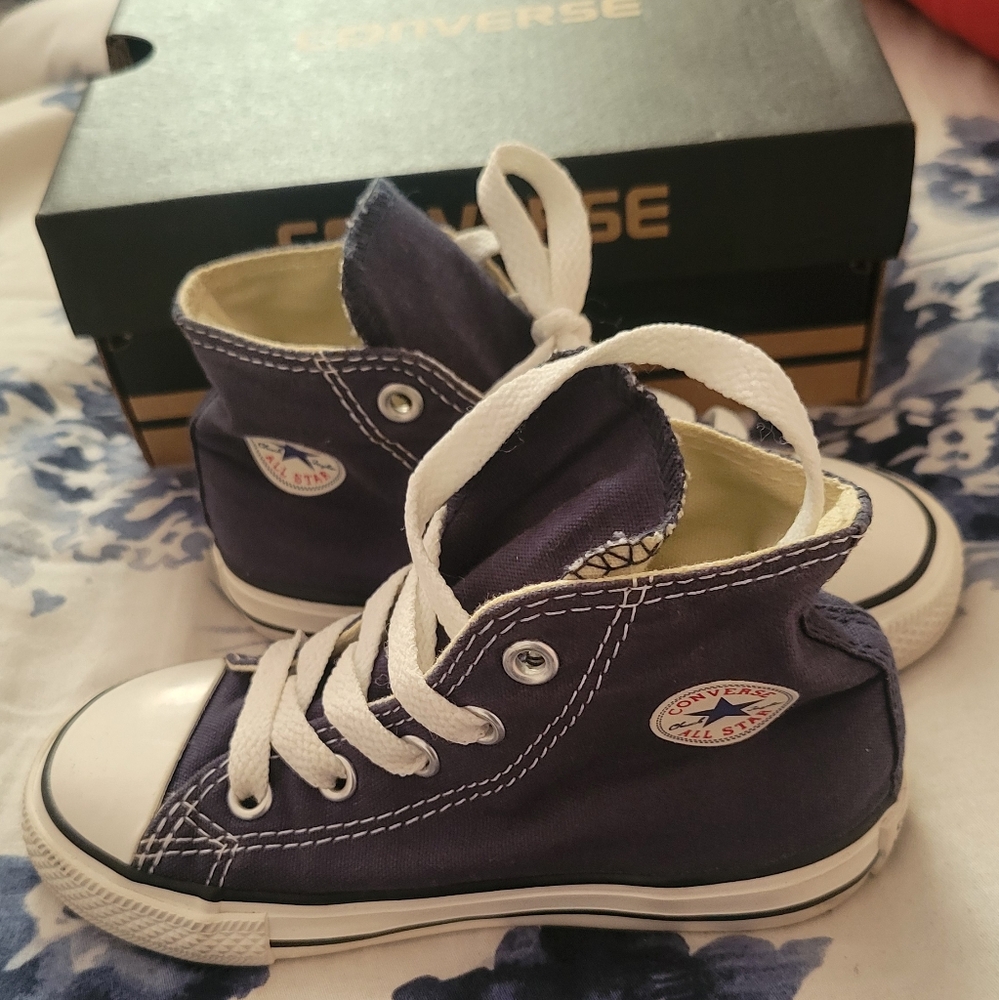Toddler size 8 Converse